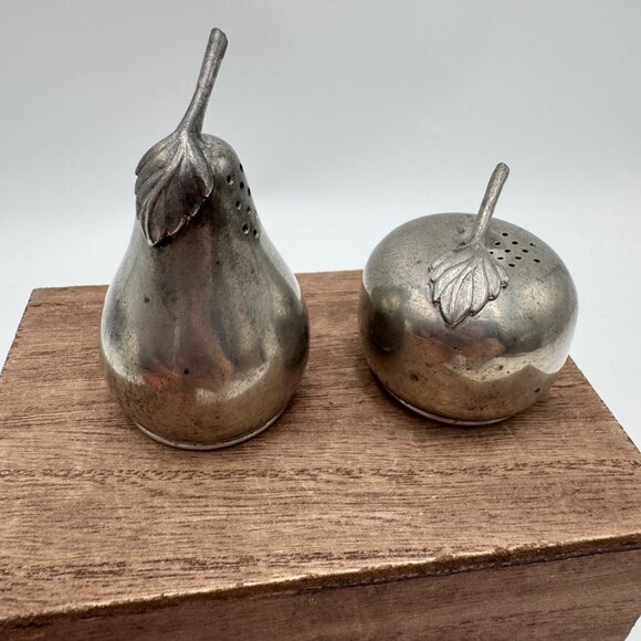 Web Pewter Vintage Apple Pear Fruit Salt & Pepper Shaker Set - Picture 4 of 7
